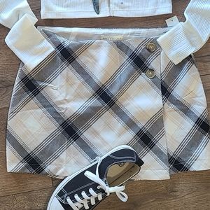 NWT'S - AEROPOSTALE - Super Cute Black/Tan Plaid Short Wrap Skirt- Sizes S & L.